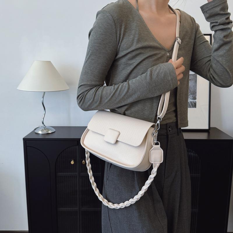 Маленькая сумка женская новая модная подмышечная маленькая квадратная сумка сумка-мессенджер
Маленькая сумка женская новая модная подмышечная маленькая квадратная сумка сумка-мессенджер