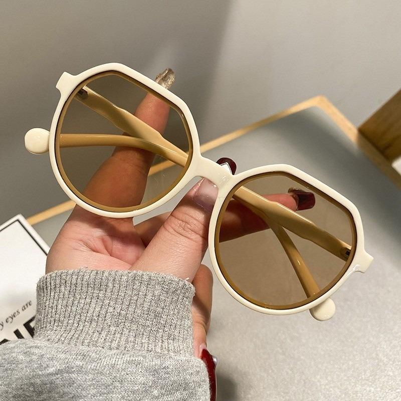 1/2pcs Vintage minimalist round glasses for women Oversized candy-color frames Ideal for beach parties & decoration бежевый
1/2pcs Vintage minimalist round glasses for women Oversized candy-color frames Ideal for beach parties & decoration бежевый