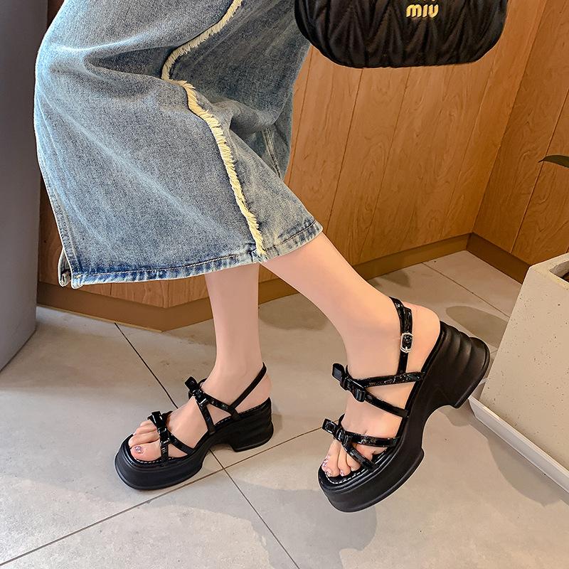 Sandals women s summer new outer wear bow thin strap thick heel open toe silver platform high heel sandals 39 срібний
Sandals women s summer new outer wear bow thin strap thick heel open toe silver platform high heel sandals 39 срібний