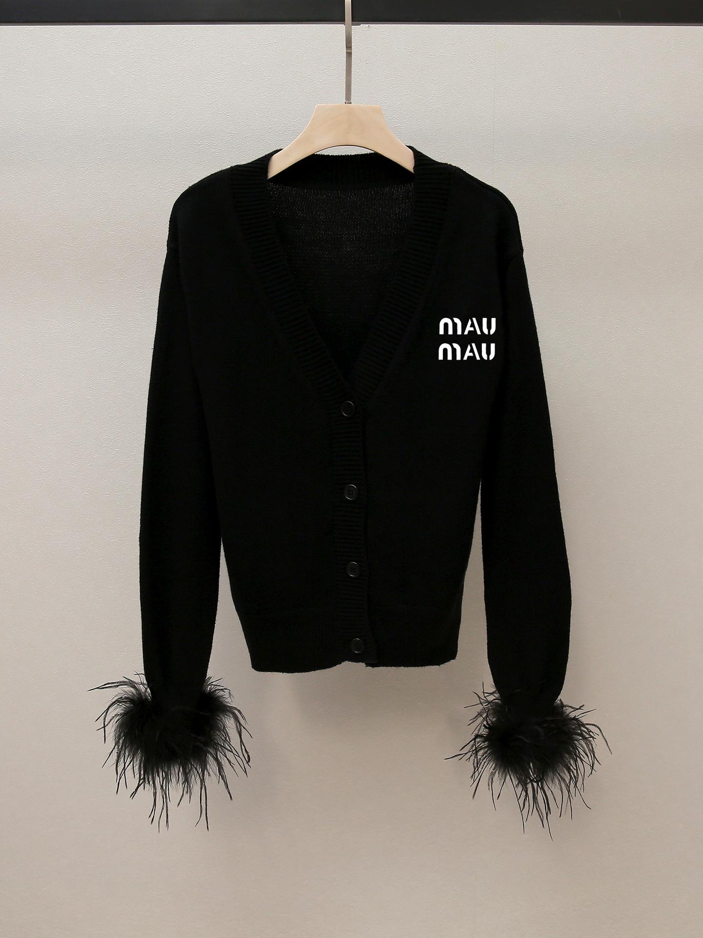 Элегантный осенний свитер с V-образным вырезом и перьевой лоскутной отделкой для женщин Medium чёрный
Элегантный осенний свитер с V-образным вырезом и перьевой лоскутной отделкой для женщин Medium чёрный