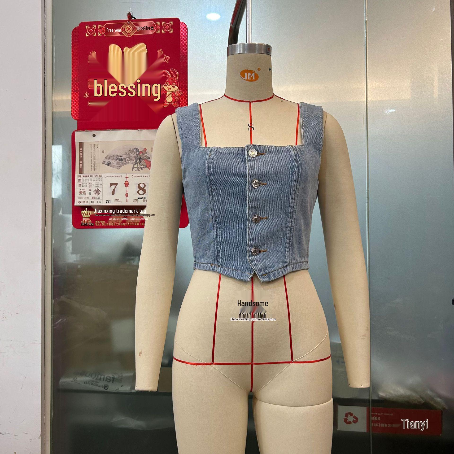 Женский джинсовый кроп-топ на пуговицах спереди - Весенне-летний хит продаж, модная майка (SU3746) Extra Large синий
Женский джинсовый кроп-топ на пуговицах спереди - Весенне-летний хит продаж, модная майка (SU3746) Extra Large синий