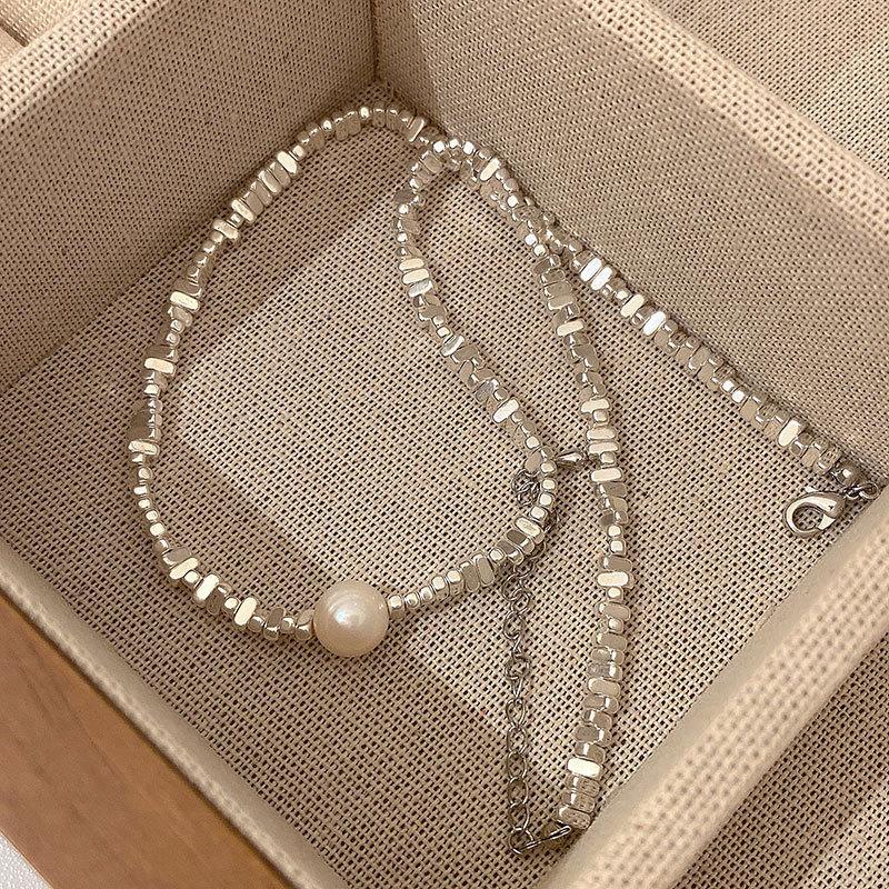 Single pearl pendant with silver accents, collarbone chain necklace for women, light luxury niche design, unique and versatile accessory Silver-plated version
Single pearl pendant with silver accents, collarbone chain necklace for women, light luxury niche design, unique and versatile accessory Silver-plated version