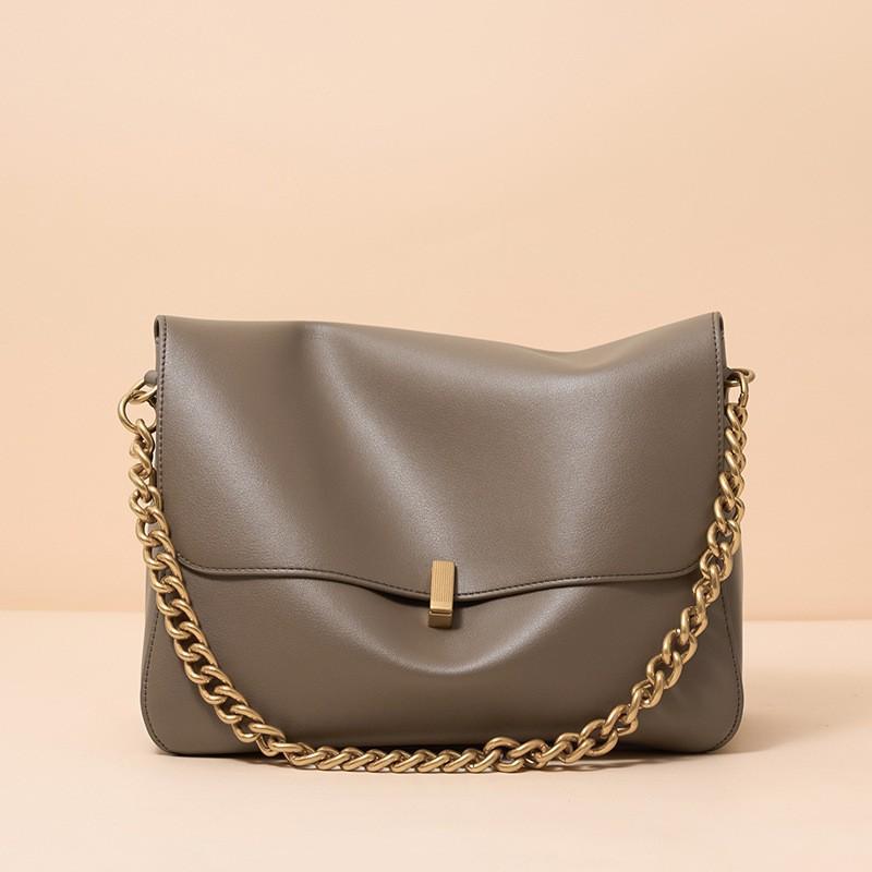 Cowhide Large Bag Crossbody Women Niche High-end Chain Capacity Commuting Shoulder 29x10x21CM
Cowhide Large Bag Crossbody Women Niche High-end Chain Capacity Commuting Shoulder 29x10x21CM