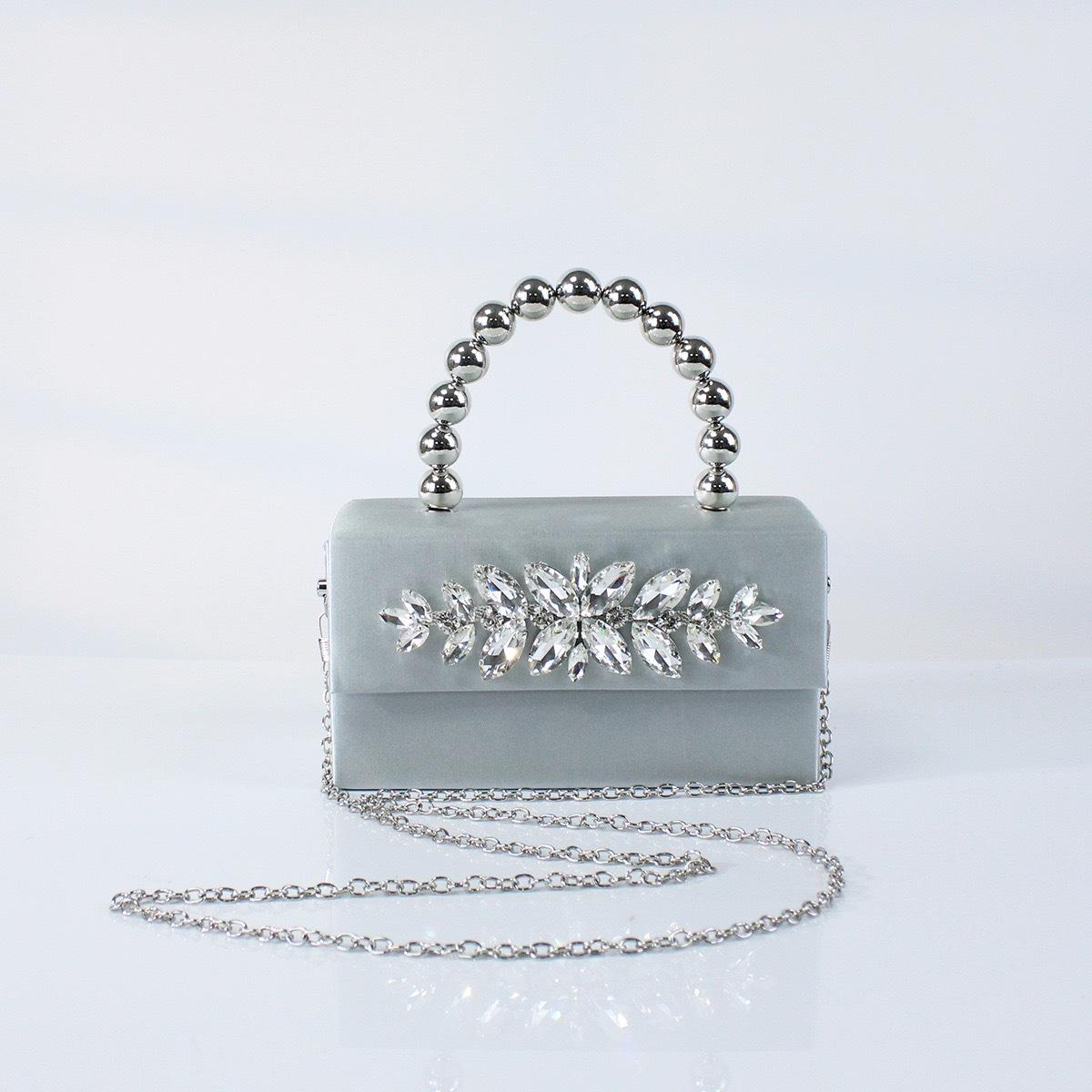 2025 Shiny Rhinestone Snowflake Knot Small Square Bag Banquet Silk Pearl Clutch Women
2025 Shiny Rhinestone Snowflake Knot Small Square Bag Banquet Silk Pearl Clutch Women
