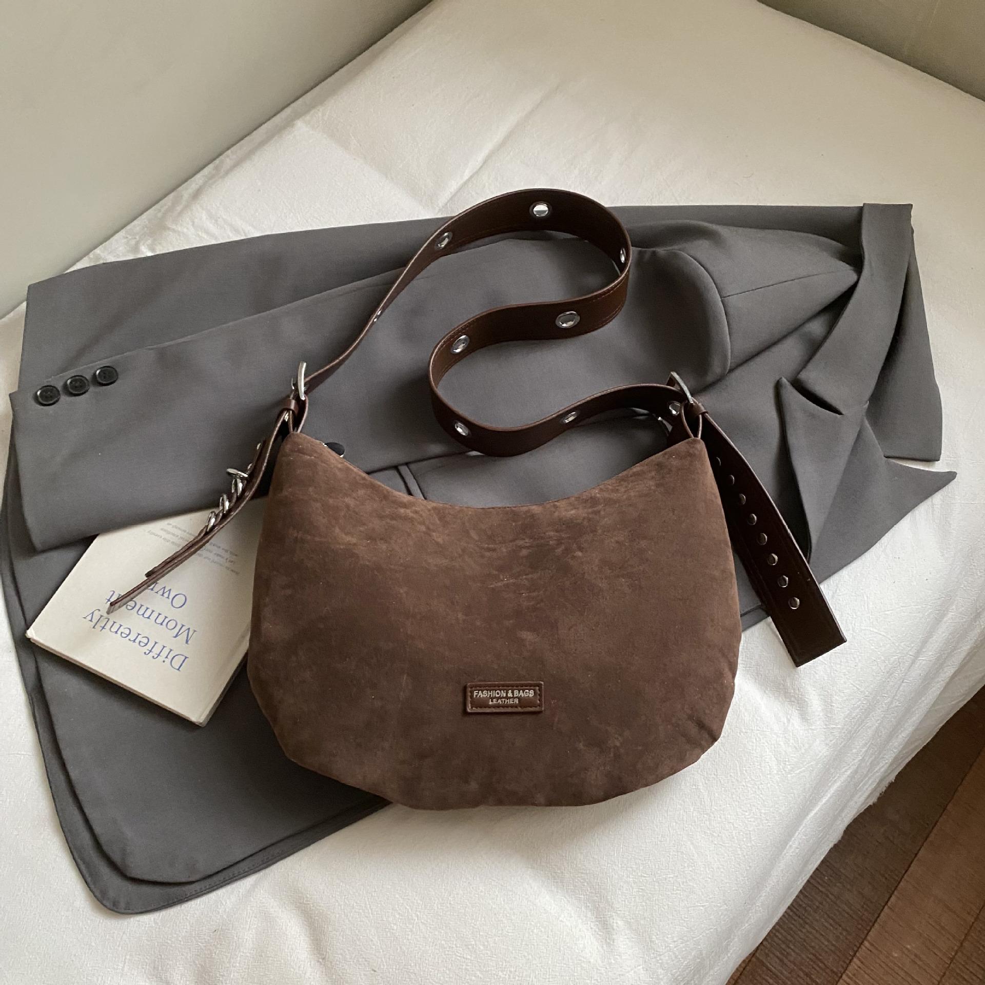 Винтажная сумка-тоут большой вместимости женская 2025 новая модная на плечо подмышку для работы поездок повседневная сумка-мессенджер женская
Винтажная сумка-тоут большой вместимости женская 2025 новая модная на плечо подмышку для работы поездок повседневная сумка-мессенджер женская