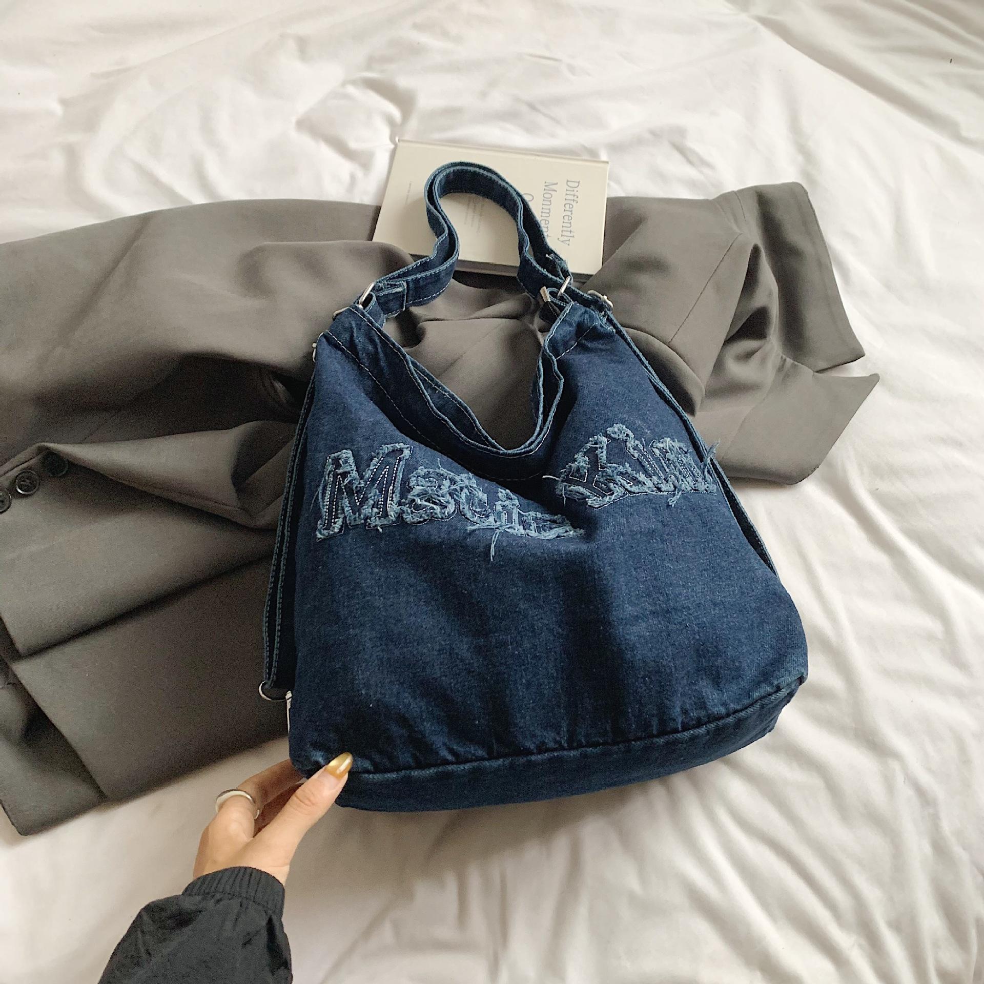 Retro casual multi-purpose tote bag women s new niche denim backpack large-capacity student class bag темно-синього кольору
Retro casual multi-purpose tote bag women s new niche denim backpack large-capacity student class bag темно-синього кольору