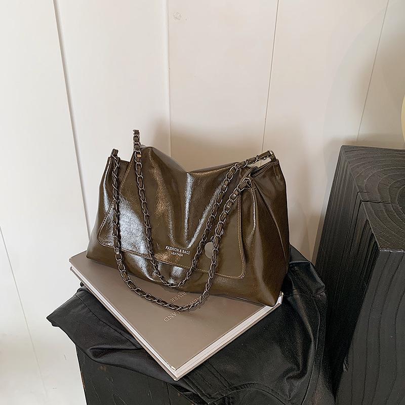 Ретро сумка большой вместимости женская новая модная сумка-тоут для поездок на работу повседневная универсальная сумка через плечо на цепочке зелёный
Ретро сумка большой вместимости женская новая модная сумка-тоут для поездок на работу повседневная универсальная сумка через плечо на цепочке зелёный