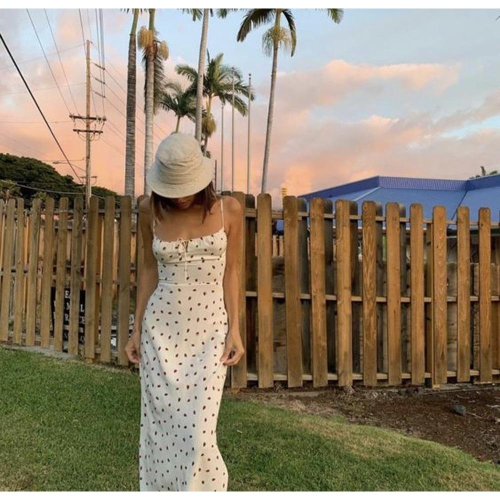 Летние женские платья средней длины с открытой спиной и принтом клубники на бретельках через шею L белый
Летние женские платья средней длины с открытой спиной и принтом клубники на бретельках через шею L белый