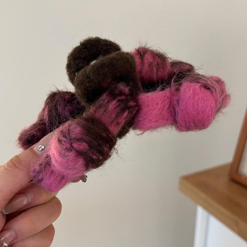 Retro plush clip, bow tie women s high-end temperament high hair volume hair accessory clip at the back of the head розовый
Retro plush clip, bow tie women s high-end temperament high hair volume hair accessory clip at the back of the head розовый