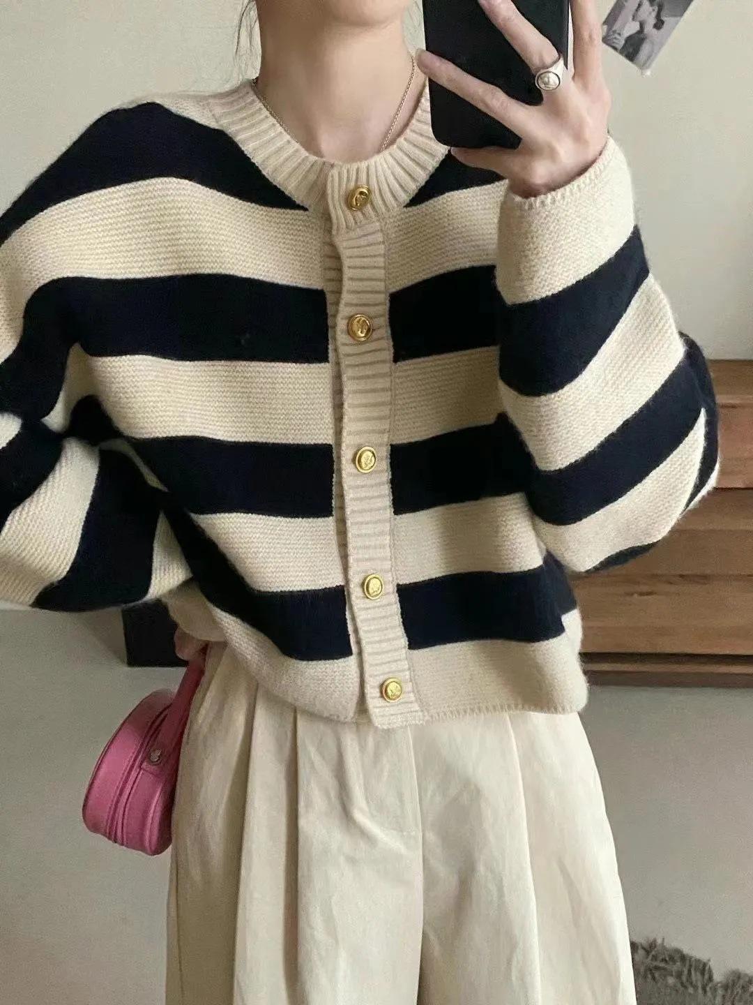 2025 Knit Cardigan: Striped, Round Neck, Color Block Jacket - Casual & Versatile Women s Sweater for Autumn/Winter/Spring One Size чёрный
2025 Knit Cardigan: Striped, Round Neck, Color Block Jacket - Casual & Versatile Women s Sweater for Autumn/Winter/Spring One Size чёрный