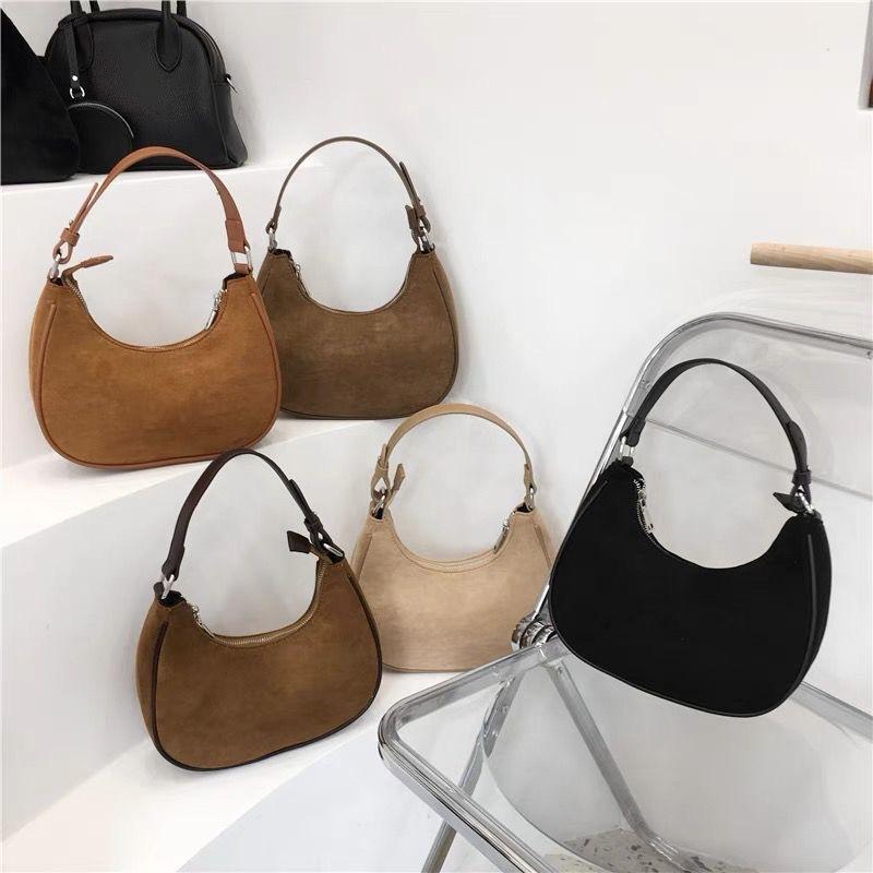 Niche crescent bag fashion single item autumn and winter high-end feeling suede suede surface portable underarm bag semi-circular crescent bag коричневый
Niche crescent bag fashion single item autumn and winter high-end feeling suede suede surface portable underarm bag semi-circular crescent bag коричневый