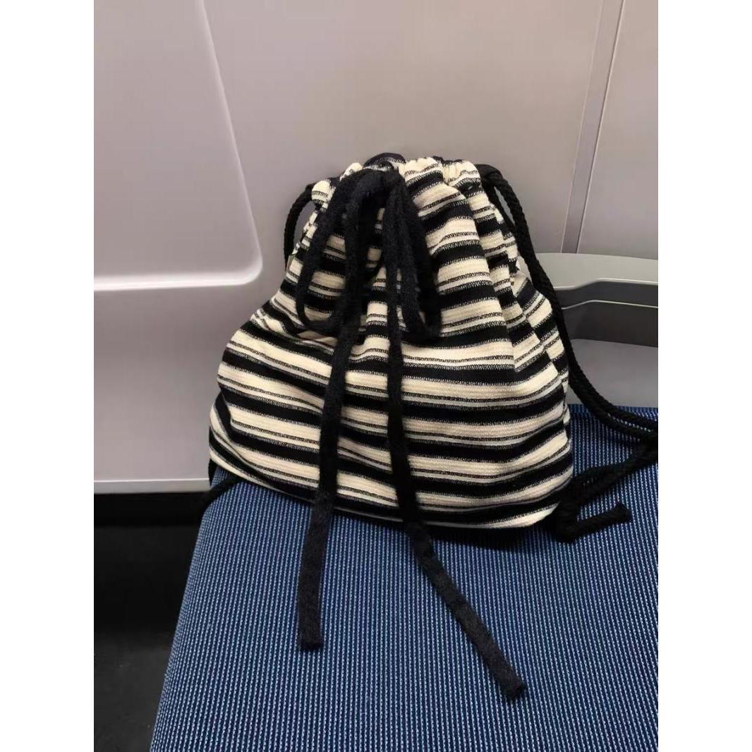 Maillard Casual Lazy Style Black And White Striped Backpack Knitted Bag Commuter Large Capacity Tote Bag
Maillard Casual Lazy Style Black And White Striped Backpack Knitted Bag Commuter Large Capacity Tote Bag