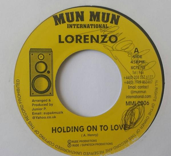 7inch Record LORENZO ( - Holding On To Love MMI006 Mun Mun Interna 2000 Jamaica Reggae, Ska & Dub Used
7inch Record LORENZO ( - Holding On To Love MMI006 Mun Mun Interna 2000 Jamaica Reggae, Ska & Dub Used