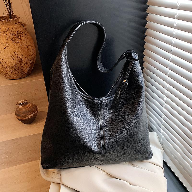 Women s bag new fashionable portable large-capacity solid color bucket bag casual underarm bag shoulder bag чёрный
Women s bag new fashionable portable large-capacity solid color bucket bag casual underarm bag shoulder bag чёрный