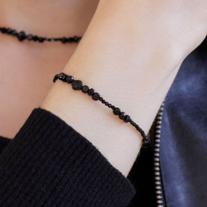 dmoment (925 silver) Frostelle black beaded silver bracelet Black
dmoment (925 silver) Frostelle black beaded silver bracelet Black
