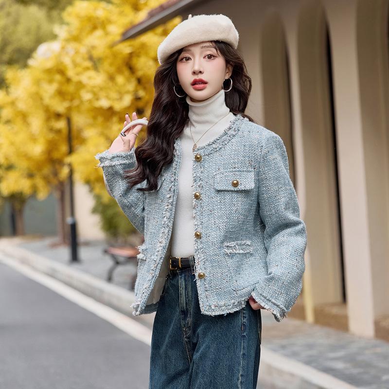 Women s Round Neck Woolen Down Jacket - Warm & Stylish Autumn/Winter Coat, Fragrant Style. L for 110-125 jins
Women s Round Neck Woolen Down Jacket - Warm & Stylish Autumn/Winter Coat, Fragrant Style. L for 110-125 jins
