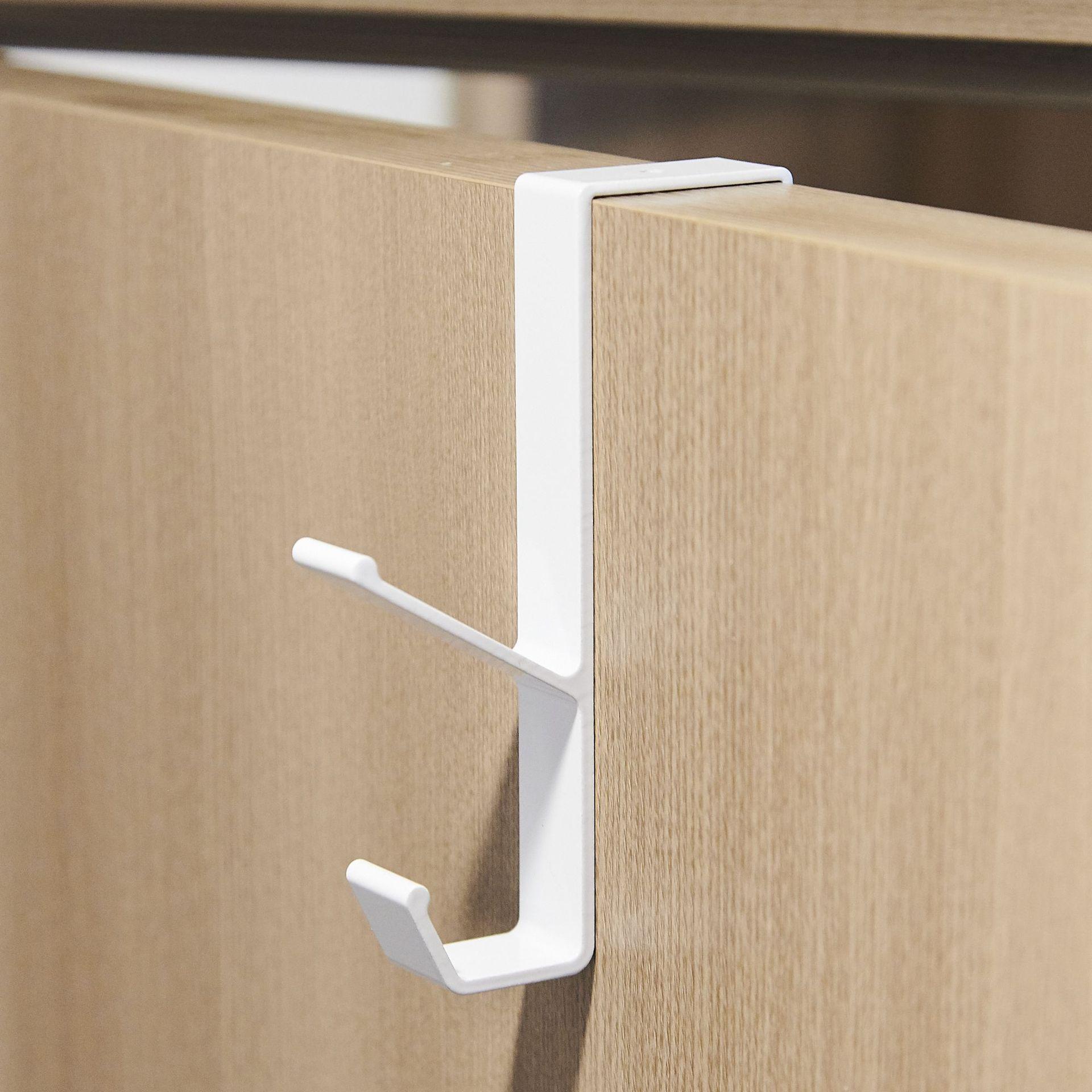 Over-the-Door Clothes and Hat Hook: No-Drill Extended Hanger & Storage Organizer білий
Over-the-Door Clothes and Hat Hook: No-Drill Extended Hanger & Storage Organizer білий