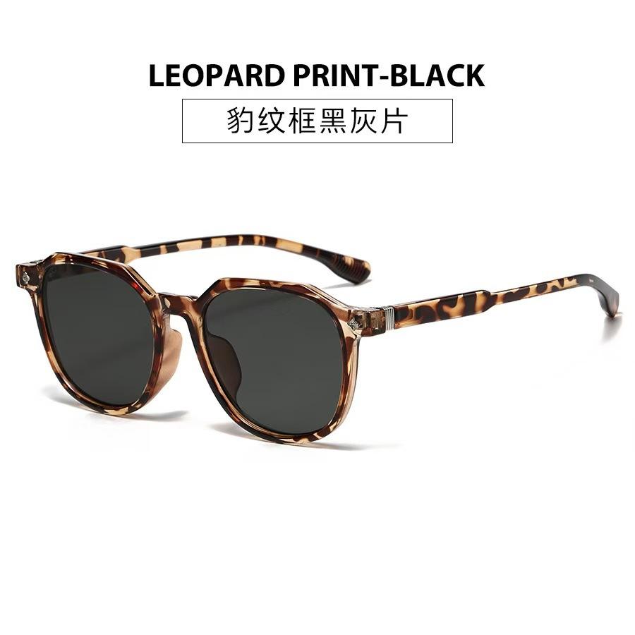 Vintage Fashion Polygon Sun Glasses Women Men Retro Rivet Leopard Frame Square Sun Glasses Male Female UV400 Shades Goggles
Vintage Fashion Polygon Sun Glasses Women Men Retro Rivet Leopard Frame Square Sun Glasses Male Female UV400 Shades Goggles