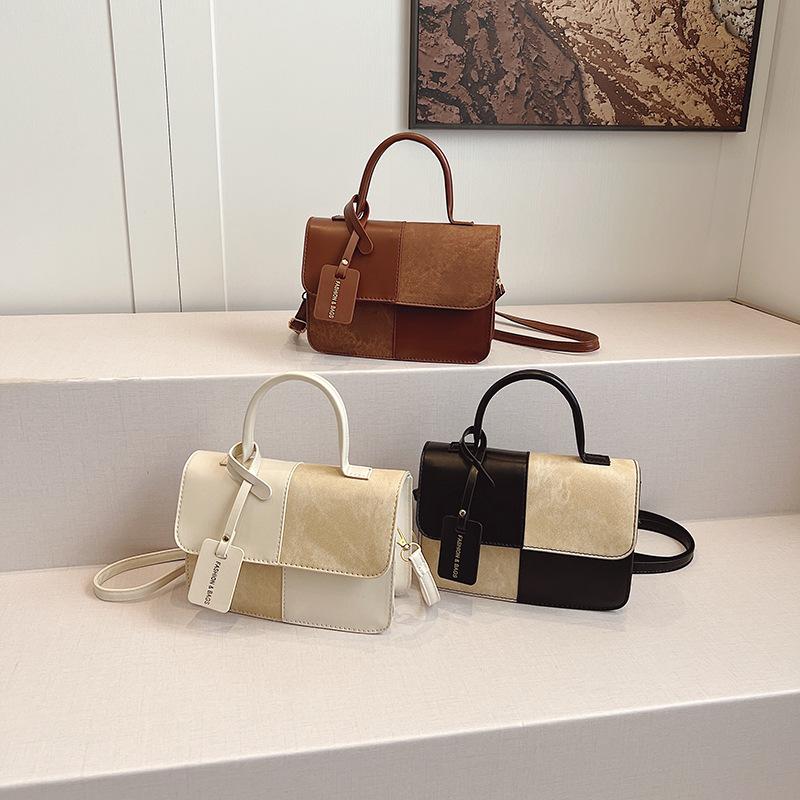2025 winter new niche design contrasting color splicing portable small square bag fashionable simple retro shoulder bag
2025 winter new niche design contrasting color splicing portable small square bag fashionable simple retro shoulder bag