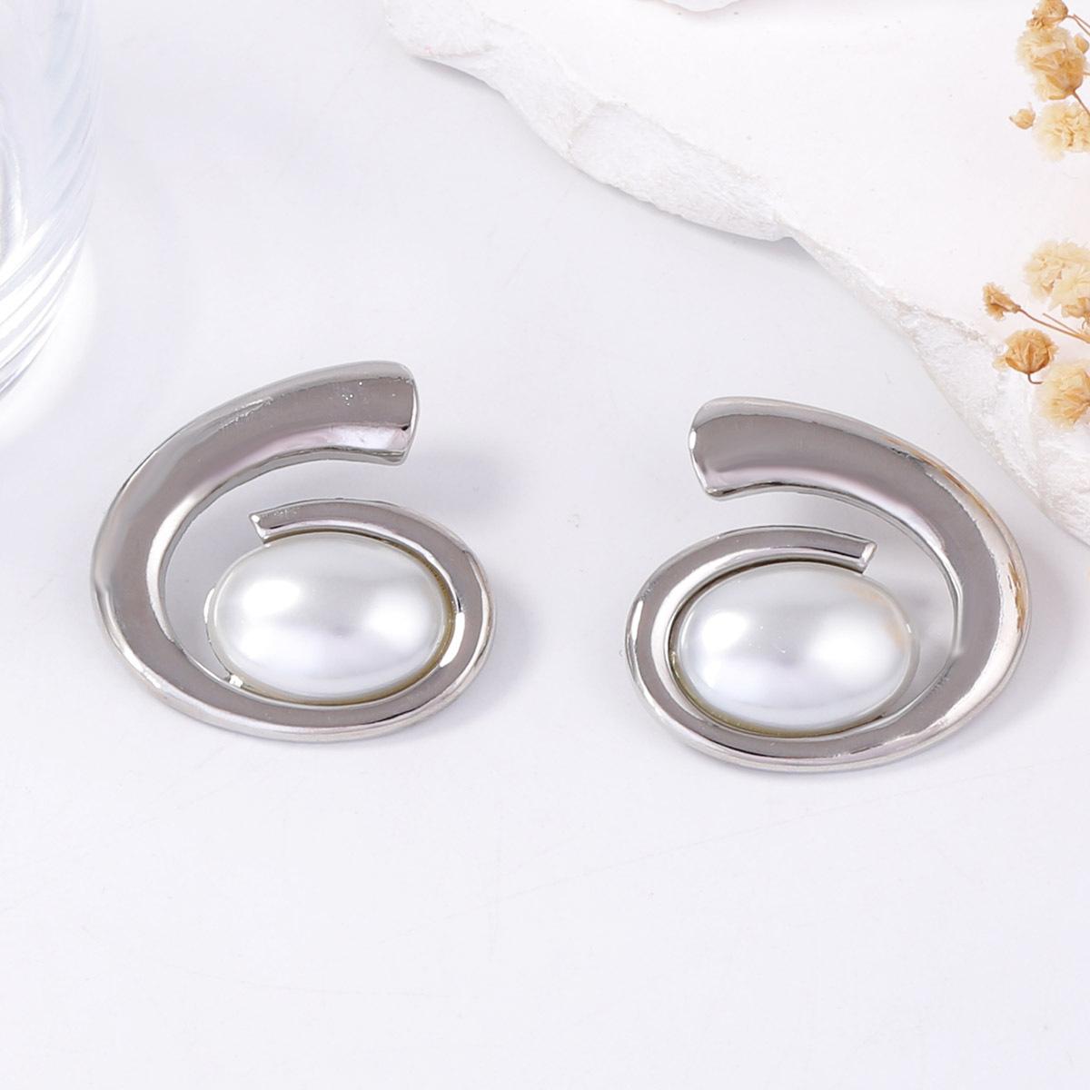 Fashionable and trendy alloy geometric spiral imitation pearl ear studs, retro, individual and exaggerated design sense earrings
Fashionable and trendy alloy geometric spiral imitation pearl ear studs, retro, individual and exaggerated design sense earrings