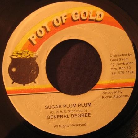 7inch Record GENERAL DEGREE - Sugar Plum Plum NONE Pot Of Gold 1998 Jamaica Reggae, Ska & Dub Used
7inch Record GENERAL DEGREE - Sugar Plum Plum NONE Pot Of Gold 1998 Jamaica Reggae, Ska & Dub Used