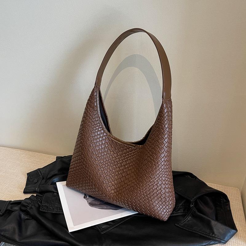 French sense woven bag women s atmosphere versatile shoulder bag niche underarm bag texture handbag чёрный
French sense woven bag women s atmosphere versatile shoulder bag niche underarm bag texture handbag чёрный