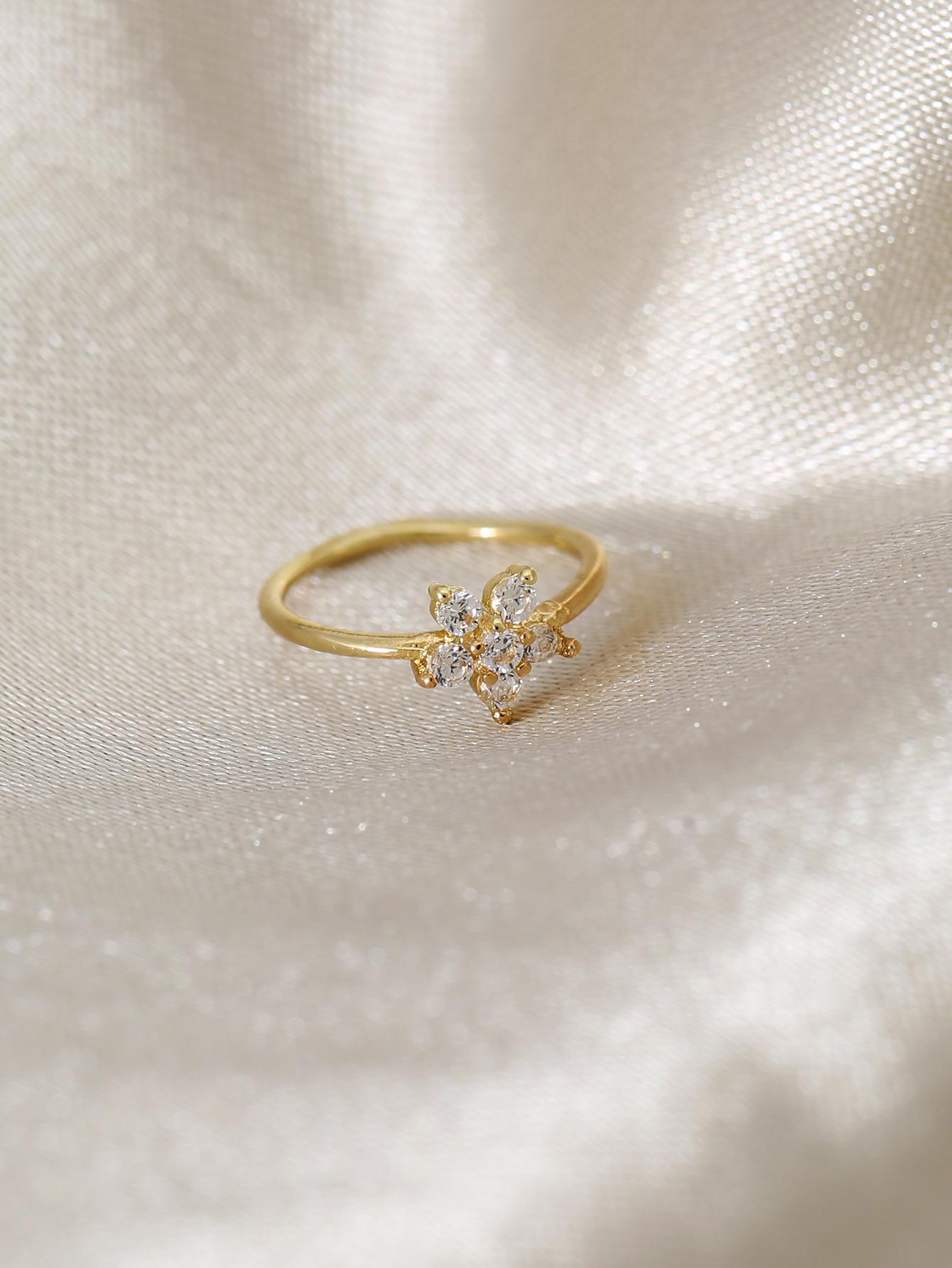 Элегантный циркониевый зажим для носа – модное, простое, непирсинговое украшение
Элегантный циркониевый зажим для носа – модное, простое, непирсинговое украшение