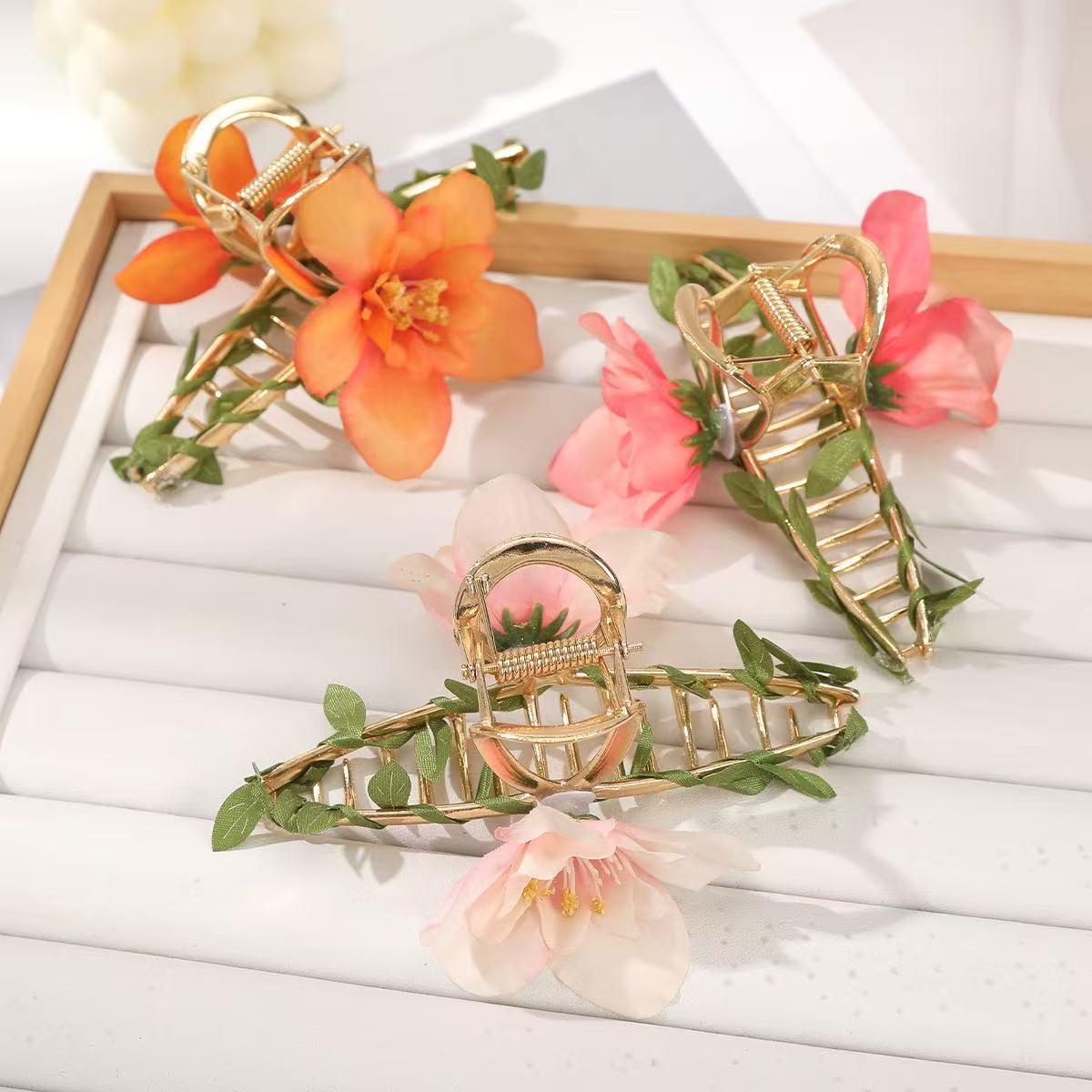 1pc alloy hair clip with simulated vine flowers, sweet updo shark clip hair grab, seaside vacation hair accessory for women
1pc alloy hair clip with simulated vine flowers, sweet updo shark clip hair grab, seaside vacation hair accessory for women