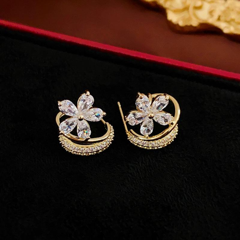 Eco-Friendly Sweet Zirconia Flower C-Shaped Silver Stud Earrings - High-End Luxury, Feminine Style for Women
Eco-Friendly Sweet Zirconia Flower C-Shaped Silver Stud Earrings - High-End Luxury, Feminine Style for Women