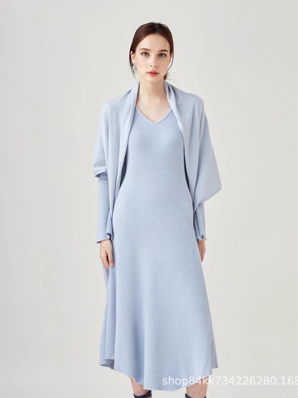 New Spring V-neck Slim Knit Dress Set - Women s Irregular Style Blue Long Set
New Spring V-neck Slim Knit Dress Set - Women s Irregular Style Blue Long Set