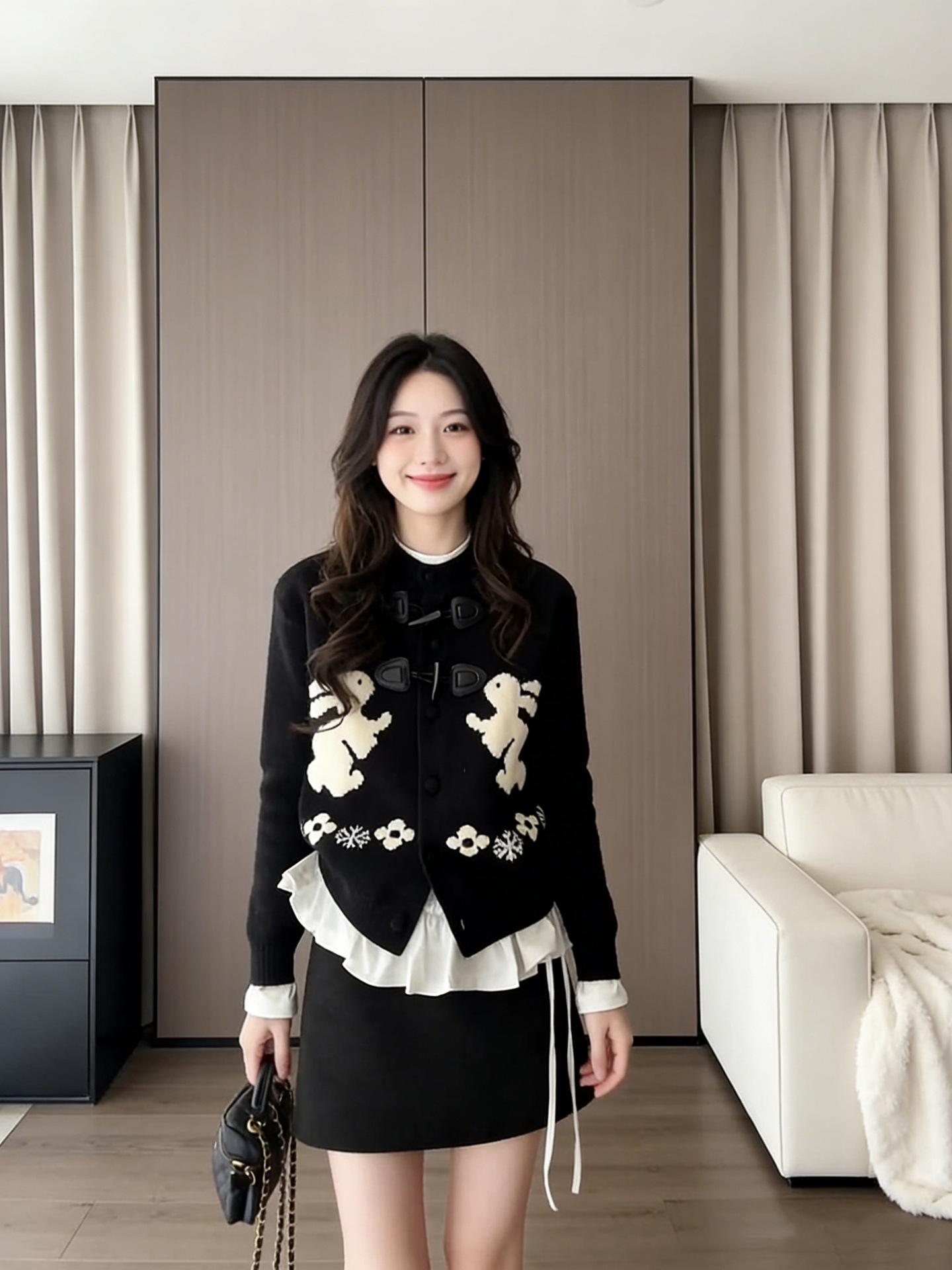 Retro Horn Button Cartoon Cardigan - Women s Loose Knitwear for Autumn & Winter Extra Large
Retro Horn Button Cartoon Cardigan - Women s Loose Knitwear for Autumn & Winter Extra Large