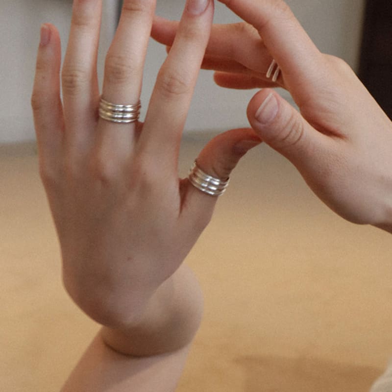 OudStudio Line Open Ring 10
OudStudio Line Open Ring 10
