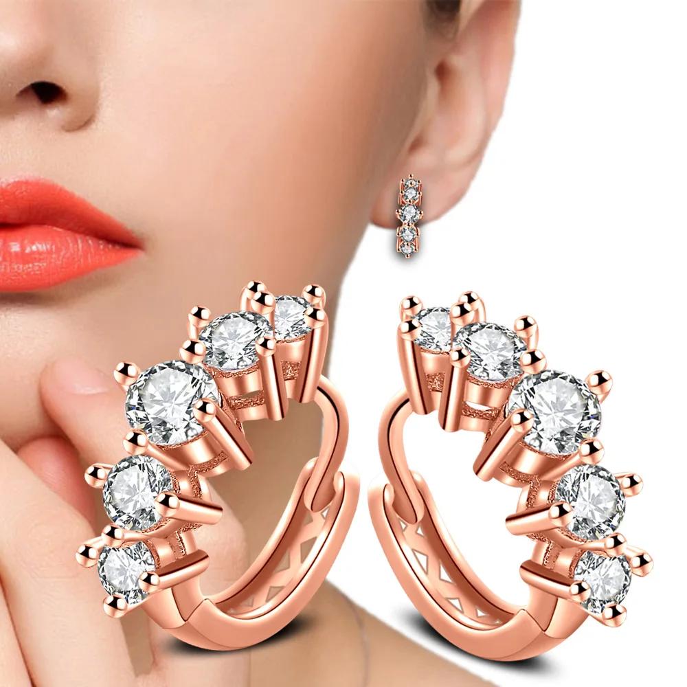 Fashion Design Small Huggie Hoop Earrings for Womens Rose Gold Color Sterling Silver Zirconia Crystal Stone Earing рожевий колір золота
Fashion Design Small Huggie Hoop Earrings for Womens Rose Gold Color Sterling Silver Zirconia Crystal Stone Earing рожевий колір золота