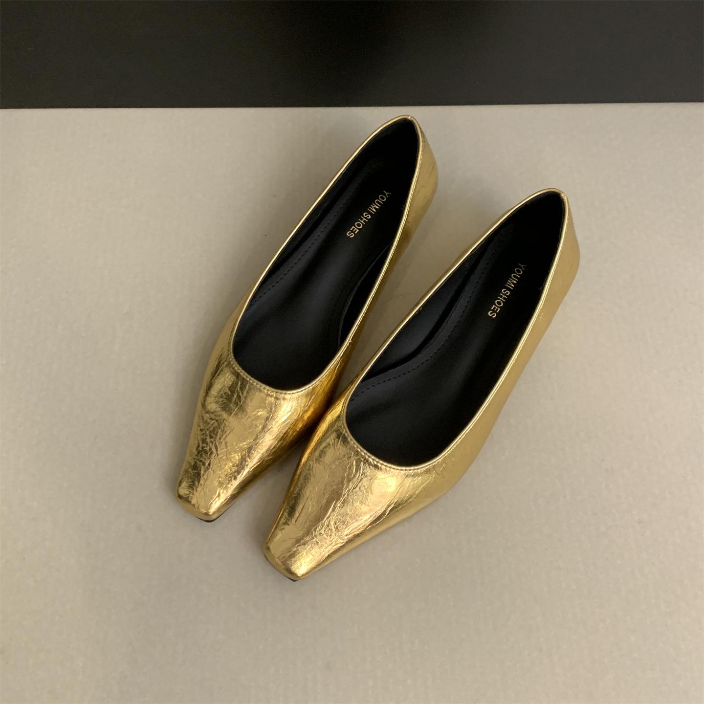 French low-heeled black commuter single shoes women s shoes spring and autumn 2025 new temperament light-mouth gold boat shoes grandma shoes 35
French low-heeled black commuter single shoes women s shoes spring and autumn 2025 new temperament light-mouth gold boat shoes grandma shoes 35