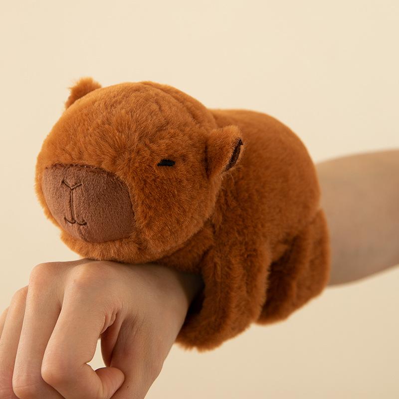 Милые штаны капибары, ручная цепочка, животное, шапка капибары, плюшевая игрушка, браслет капибары 20cm
Милые штаны капибары, ручная цепочка, животное, шапка капибары, плюшевая игрушка, браслет капибары 20cm