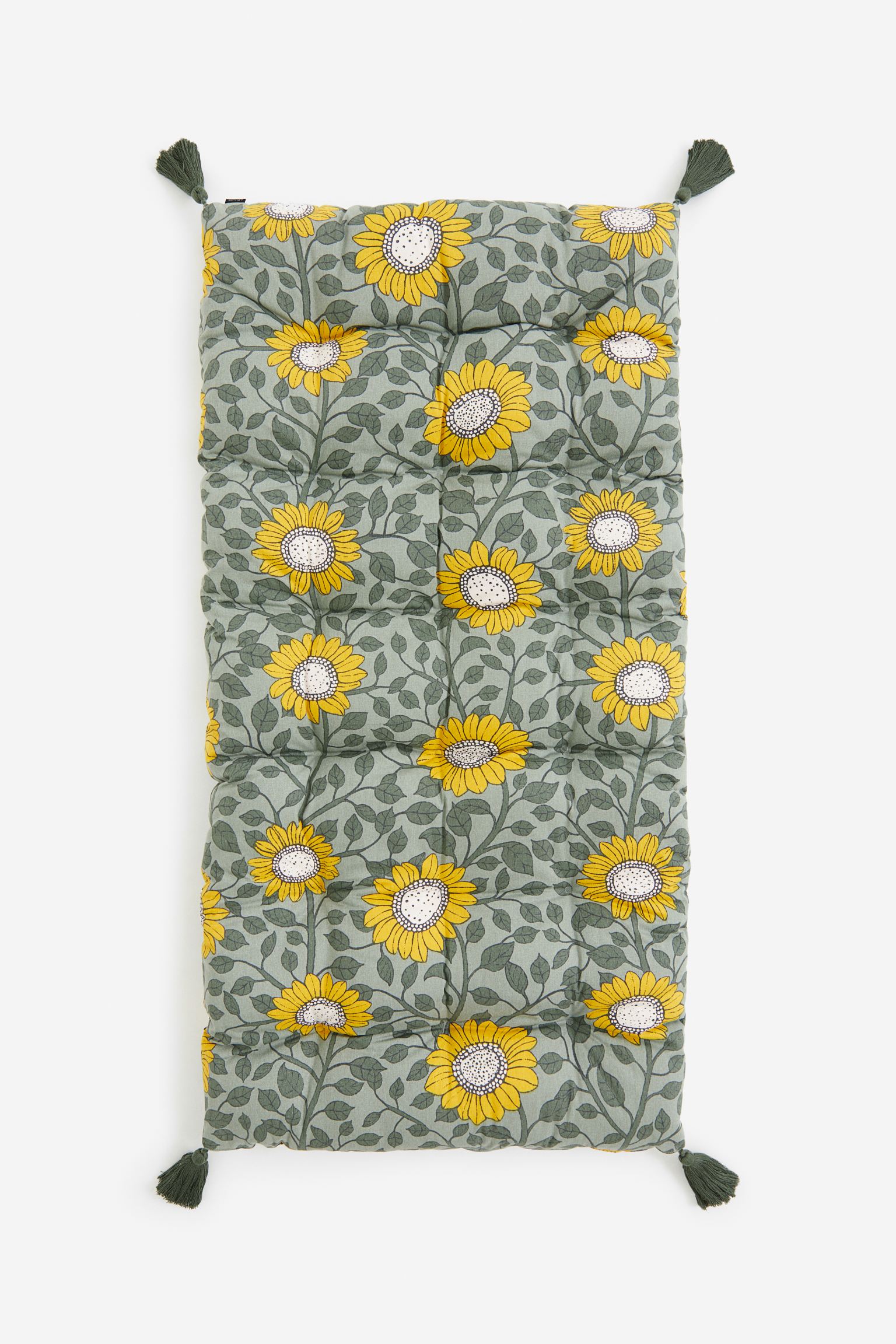 Прямоугольная подушка с кисточками
Прямоугольная подушка с кисточками