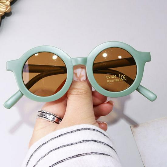 Стильные детские ретро круглые солнцезащитные очки - защита от УФ-лучей, уникальный вогнутый дизайн оливковое зеленый
Стильные детские ретро круглые солнцезащитные очки - защита от УФ-лучей, уникальный вогнутый дизайн оливковое зеленый