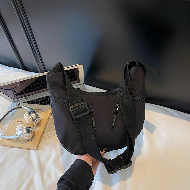 Premium waterproof messenger bag women s fashion sports shoulder bag large capacity messenger commuter dumpling bag
Premium waterproof messenger bag women s fashion sports shoulder bag large capacity messenger commuter dumpling bag