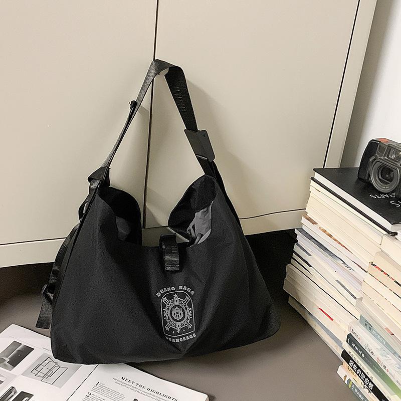 One shoulder crossbody back nylon dumplings men and women large capacity commuting travel lazy relaxation bag couple crossbody bag чорний
One shoulder crossbody back nylon dumplings men and women large capacity commuting travel lazy relaxation bag couple crossbody bag чорний