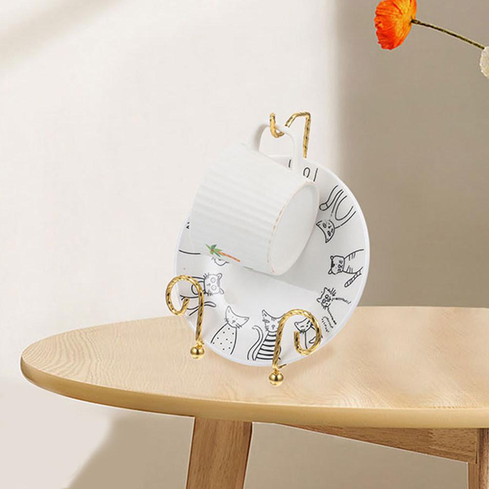 2Pcs European Style Gold Plated Ceramic Mug and Plate Holder Countertop Coffee Station Organizer Tea Cup Display Stand Desktop other
2Pcs European Style Gold Plated Ceramic Mug and Plate Holder Countertop Coffee Station Organizer Tea Cup Display Stand Desktop other