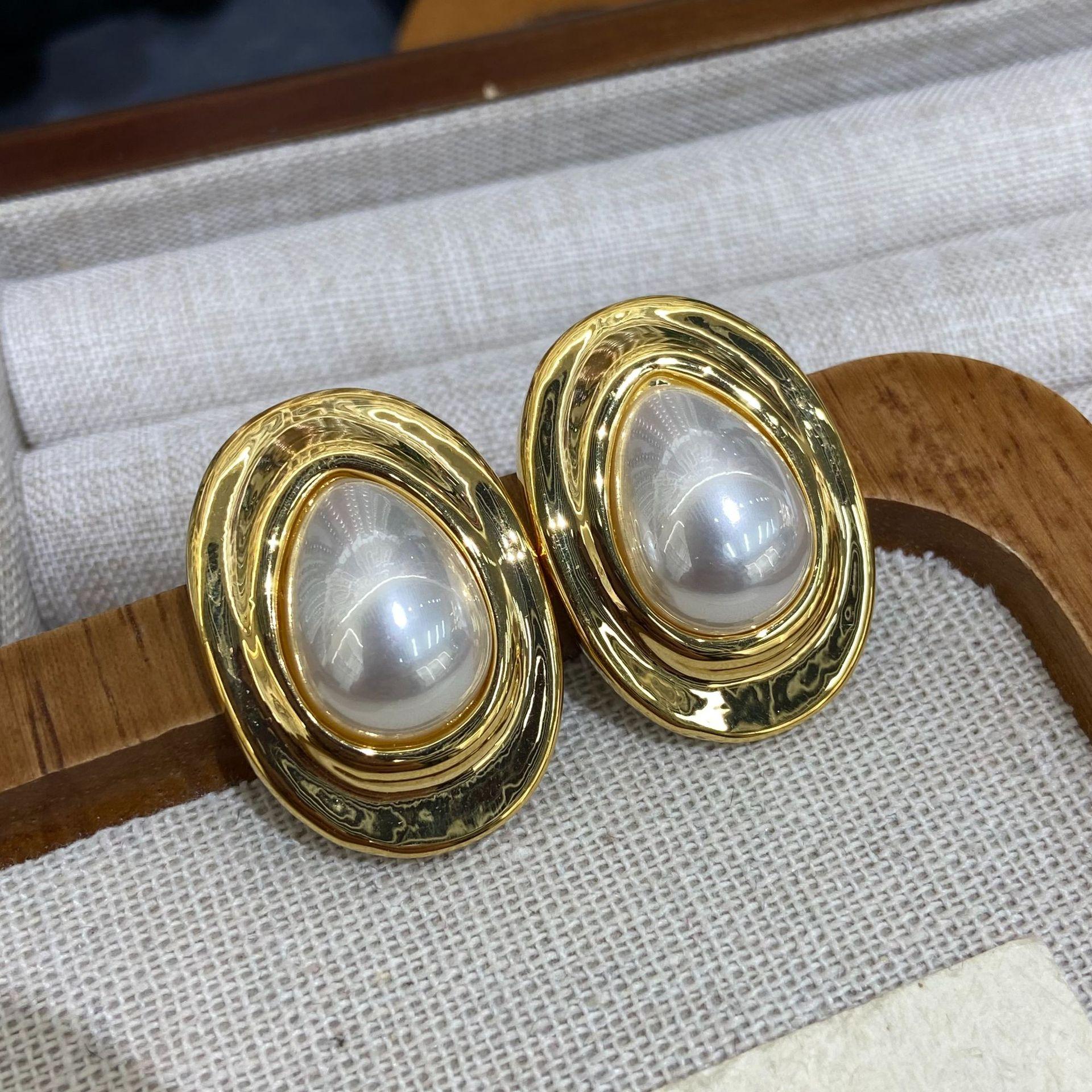 Niche Design Egg-Shaped Irregular Oval Champagne Earrings Temperament High-End Metal Earrings Fashion Women
Niche Design Egg-Shaped Irregular Oval Champagne Earrings Temperament High-End Metal Earrings Fashion Women