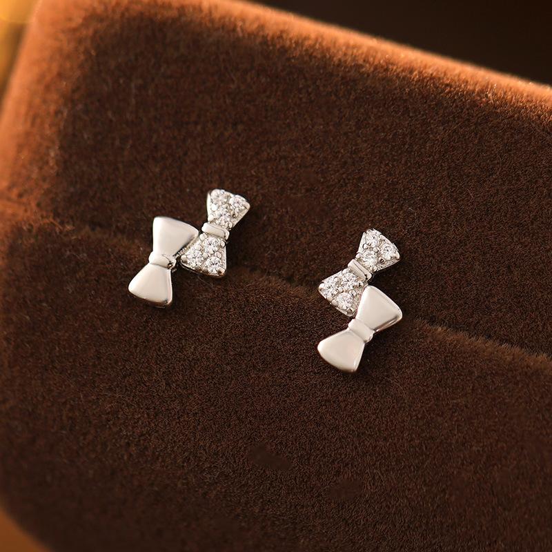 925 Sterling Silver Mini Cute Zircon Bow Earrings for Women Simple Exquisite Student Ear Accessories серебряный
925 Sterling Silver Mini Cute Zircon Bow Earrings for Women Simple Exquisite Student Ear Accessories серебряный