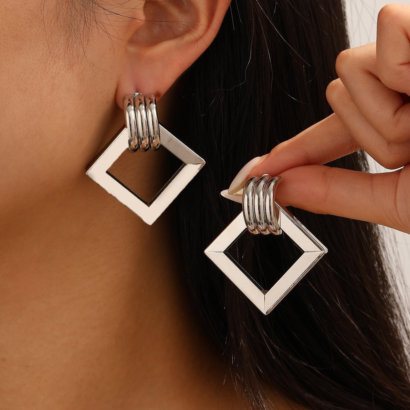 European and American niche design sense geometric square earrings fashion personality high sense simple earrings ear jewelry срібний
European and American niche design sense geometric square earrings fashion personality high sense simple earrings ear jewelry срібний