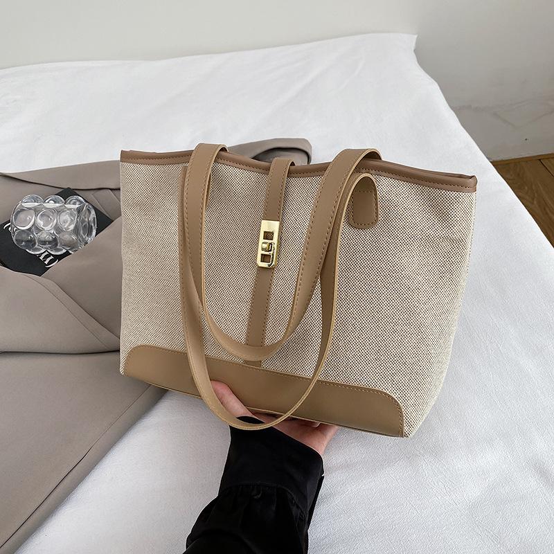 Commuter fashion hand carry women s bag autumn and winter new versatile large-capacity shoulder bag splicing temperament tote bag хакі
Commuter fashion hand carry women s bag autumn and winter new versatile large-capacity shoulder bag splicing temperament tote bag хакі