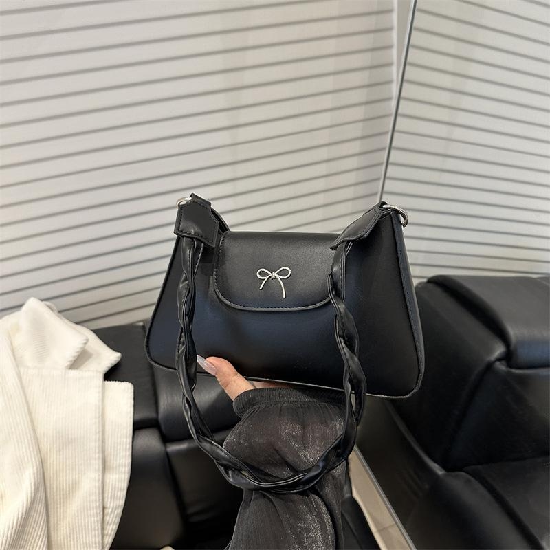 Fashion women s personalized beautiful niche bag women s summer new casual shoulder armpit small square bag чёрный
Fashion women s personalized beautiful niche bag women s summer new casual shoulder armpit small square bag чёрный