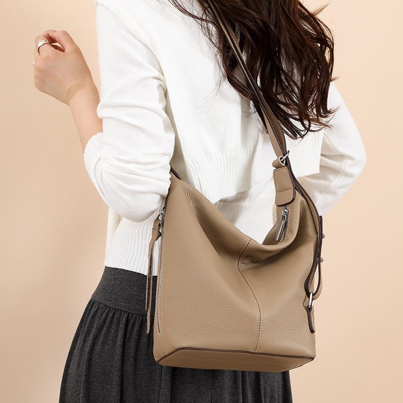 Genuine Leather Bucket Bag Women Shoulder Crossbody Bags Fashion Female Messenger Tote Sac Luxury Soft Cow Leather Handbags 20cm 14cm 24cm
Genuine Leather Bucket Bag Women Shoulder Crossbody Bags Fashion Female Messenger Tote Sac Luxury Soft Cow Leather Handbags 20cm 14cm 24cm