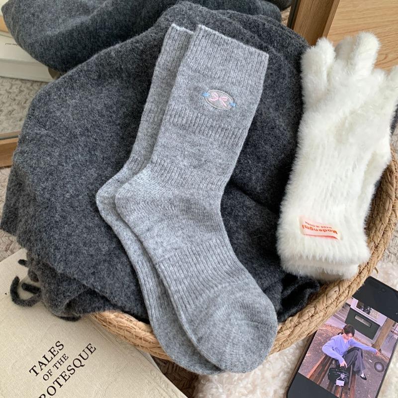 Ladies Autumn and Winter Thick and Sweet Embroidered Bow Wool Mid Calf Pile Socks 1 pair серый
Ladies Autumn and Winter Thick and Sweet Embroidered Bow Wool Mid Calf Pile Socks 1 pair серый