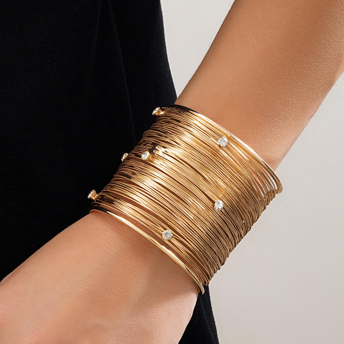 Accessories, retro wide-sided metal open jewelry, simple geometric line rhinestone versatile bracelet women
Accessories, retro wide-sided metal open jewelry, simple geometric line rhinestone versatile bracelet women