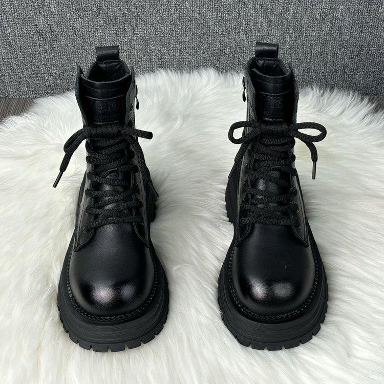 Martin boots women s 2025 autumn and winter new small thick-soled heightening short boots, thin British high-heeled locomotive boots niche 40
Martin boots women s 2025 autumn and winter new small thick-soled heightening short boots, thin British high-heeled locomotive boots niche 40