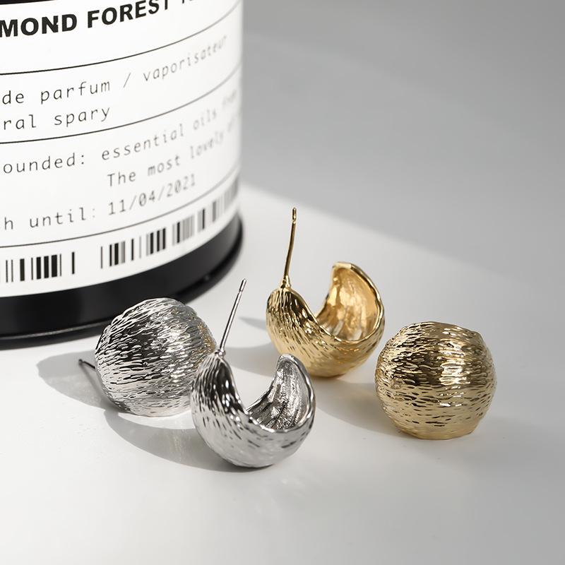 Серьги из корейского металла с серебряной иглой S925 - Преувеличенные, Универсальные, Простой дизайн для женщин
Серьги из корейского металла с серебряной иглой S925 - Преувеличенные, Универсальные, Простой дизайн для женщин